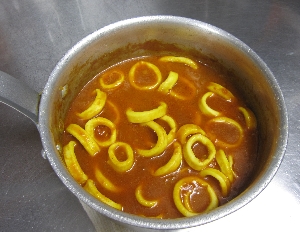 ヤリイカのトマトサフラン煮
